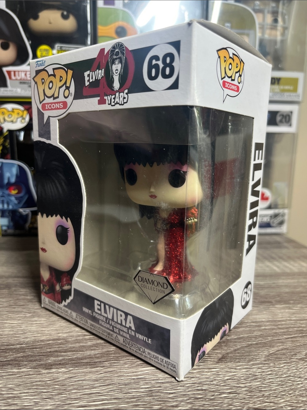 Funko Pop! Icons Elvira Diamond in Red Glitter Gown - Picture 2 of 6